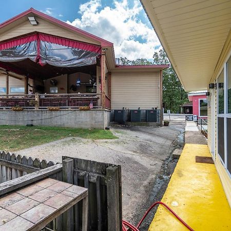 Canary Lake Cottage W/Hot Tub At Sam'S Pizza Hot Springs Exterior photo