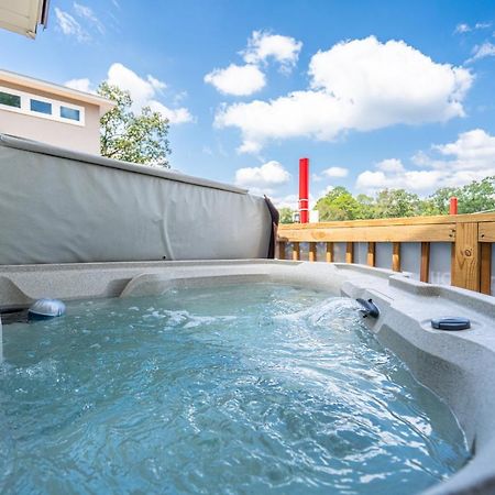 Canary Lake Cottage W/Hot Tub At Sam'S Pizza Hot Springs Exterior photo