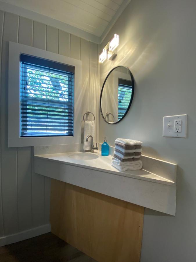 Canary Lake Cottage W/Hot Tub At Sam'S Pizza Hot Springs Exterior photo